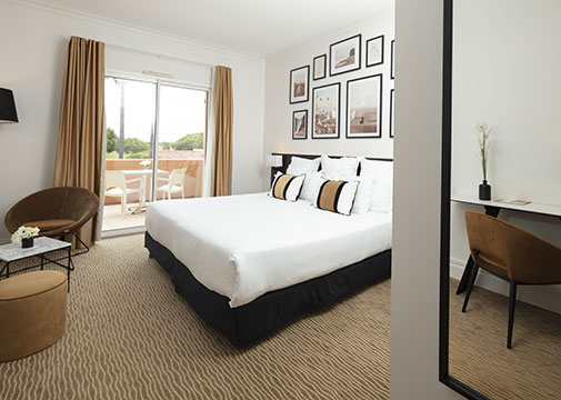 Habitación comunicada con 1 cama doble en Palmyra Golf, hotel de 4 estrellas en Occitania