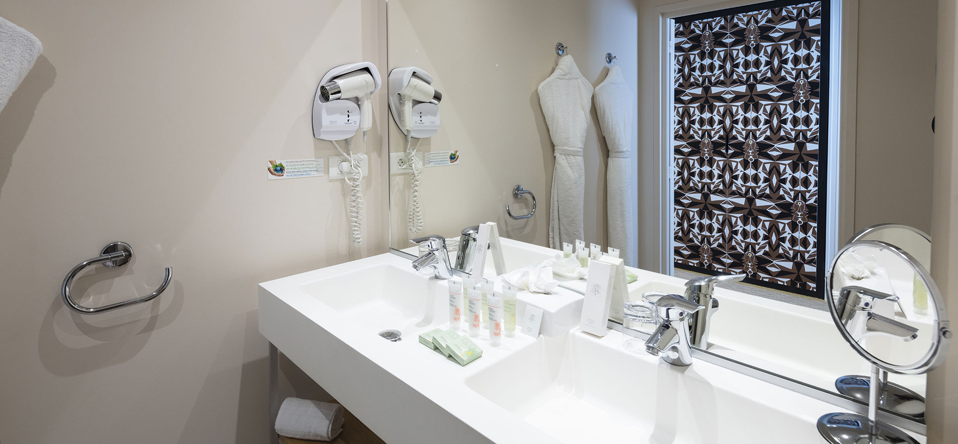 Bathroom in the connecting room at the Palmyra Golf, a 4-star hotel in Cap d'Agde